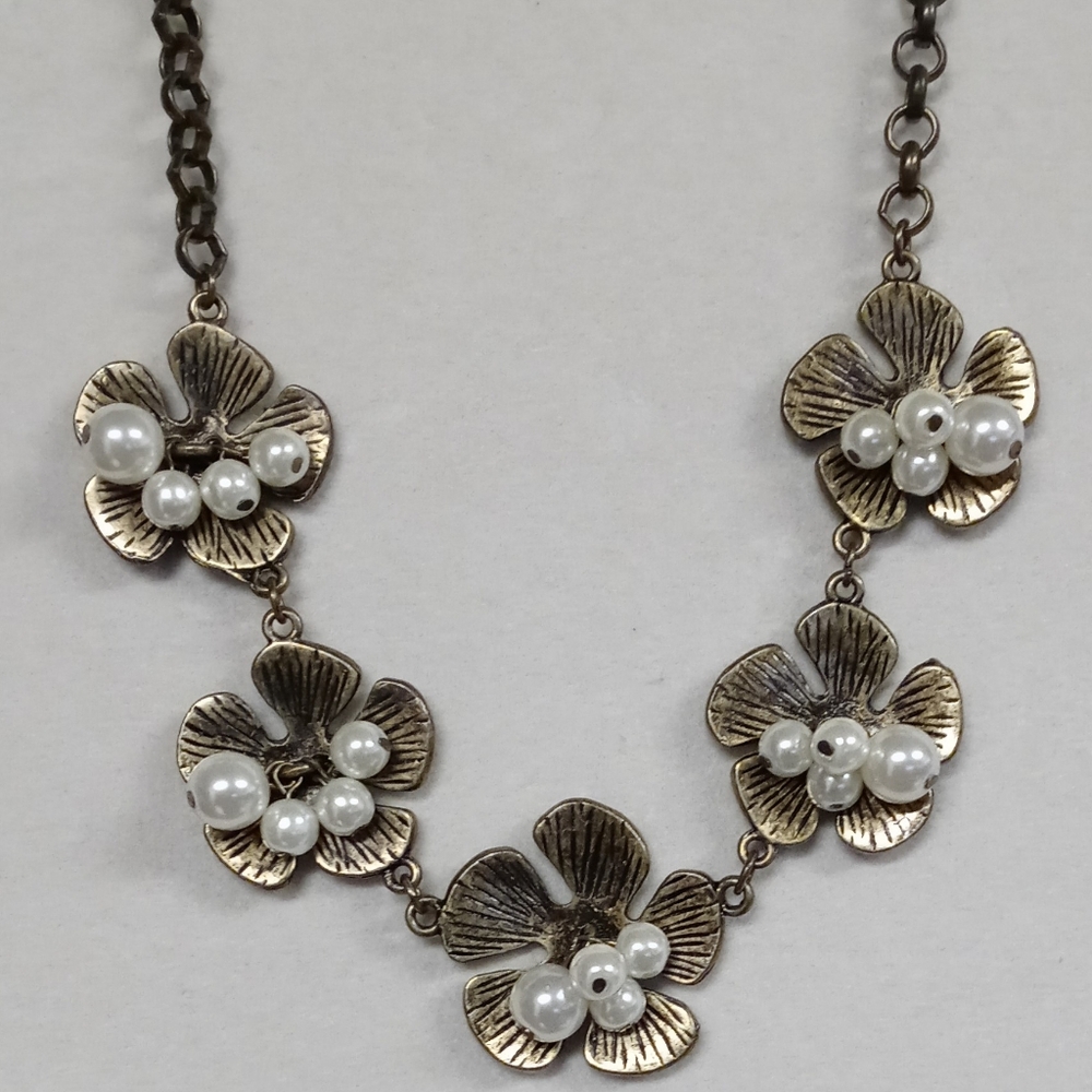Charming Daisy Silver Necklace Floral Necklace